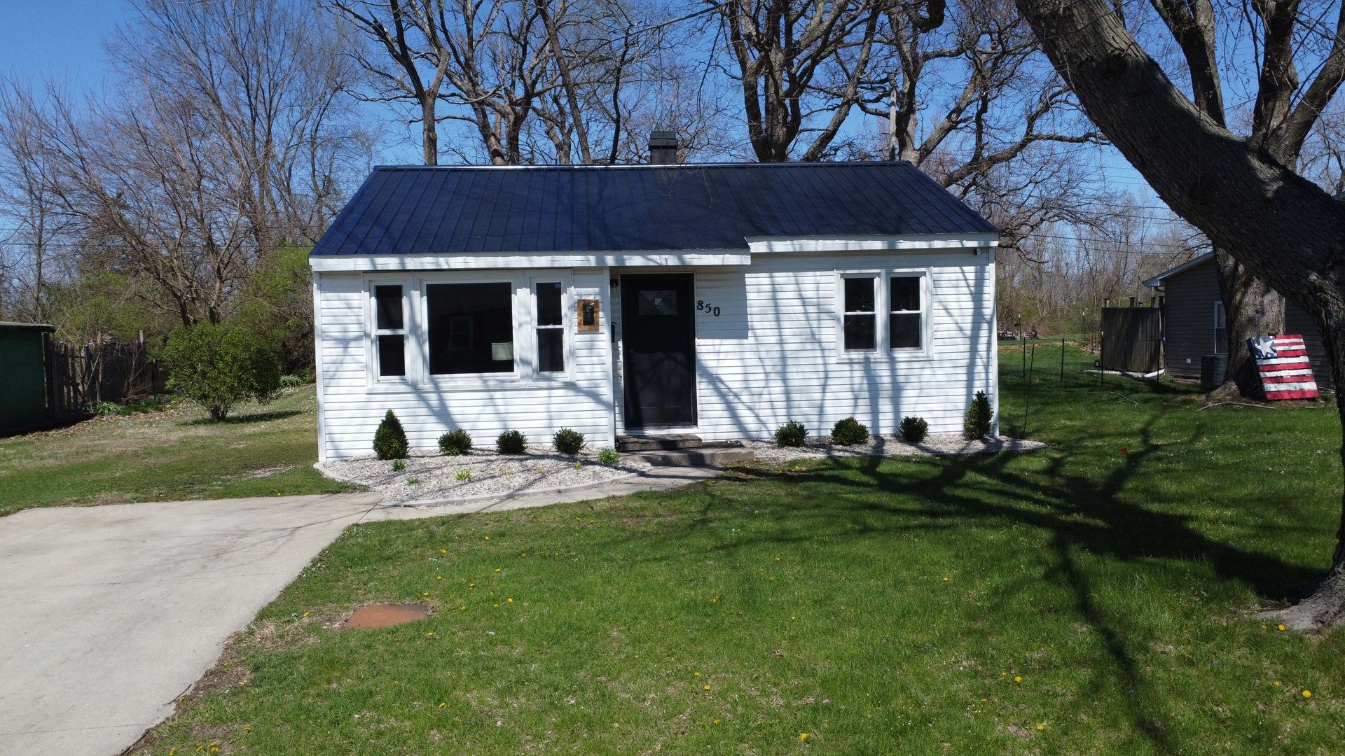 850 E Locust Street — photo