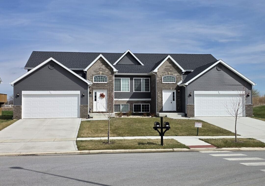 3021 W 82nd Place a — photo