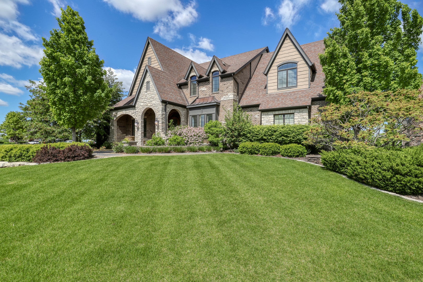 11294 York Court — photo