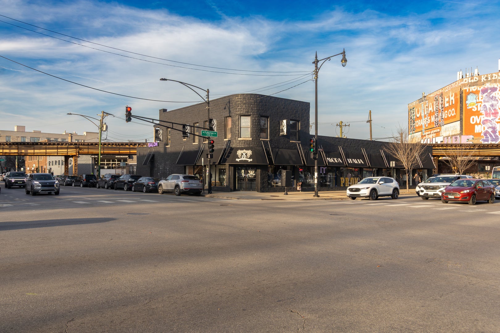 2950 W Fullerton Avenue — photo