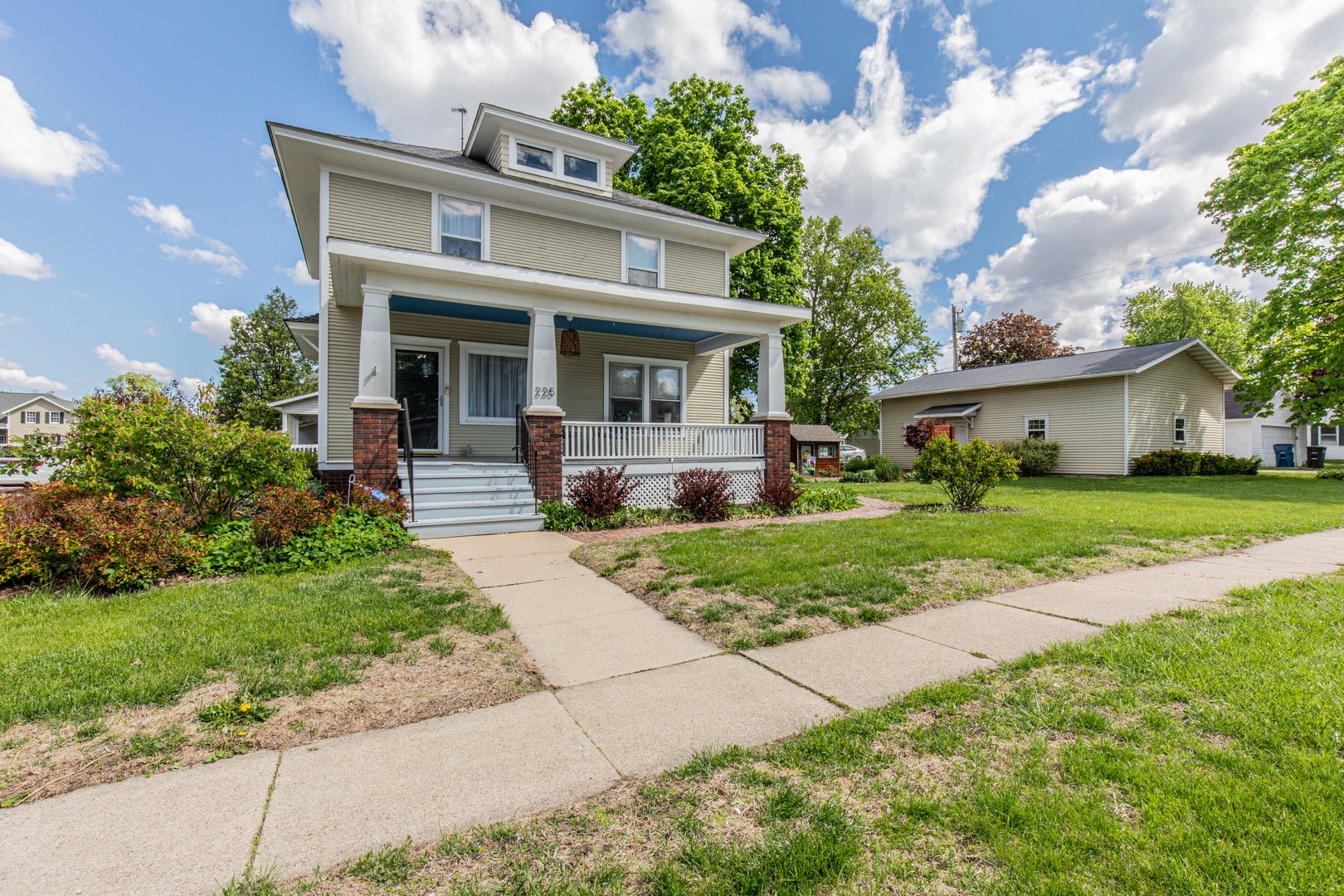 225 W Central Avenue — photo