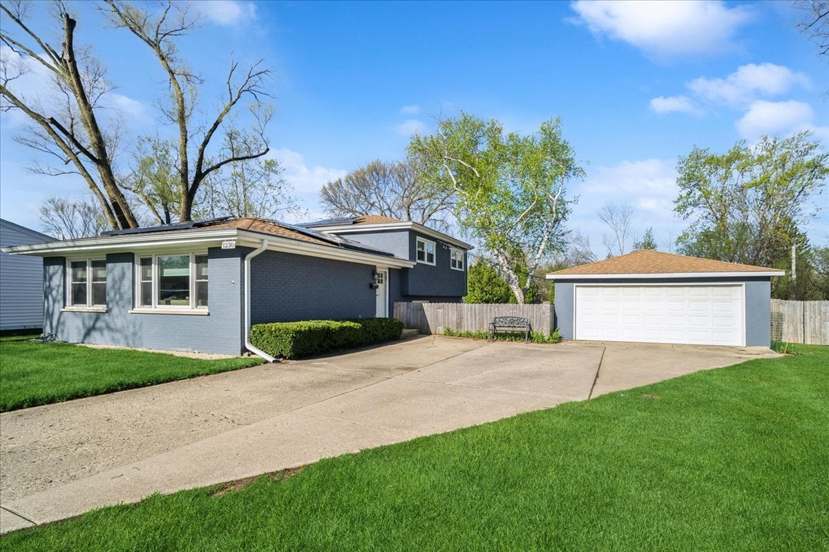 1230 Greenwood Court — photo