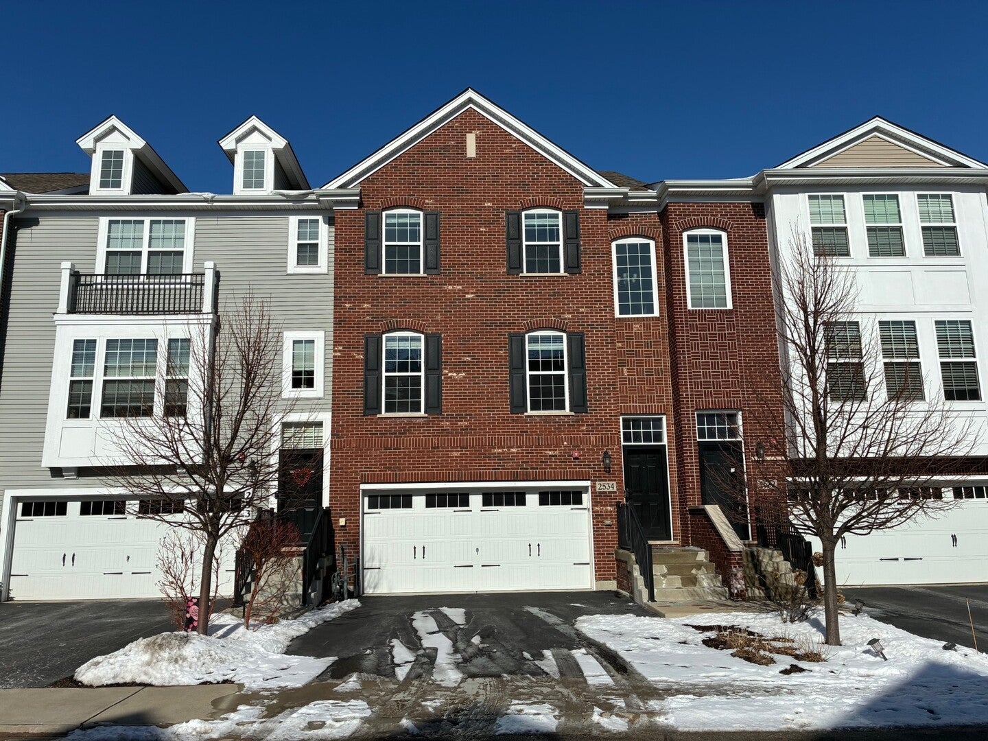2534 Huntleigh Lane — photo