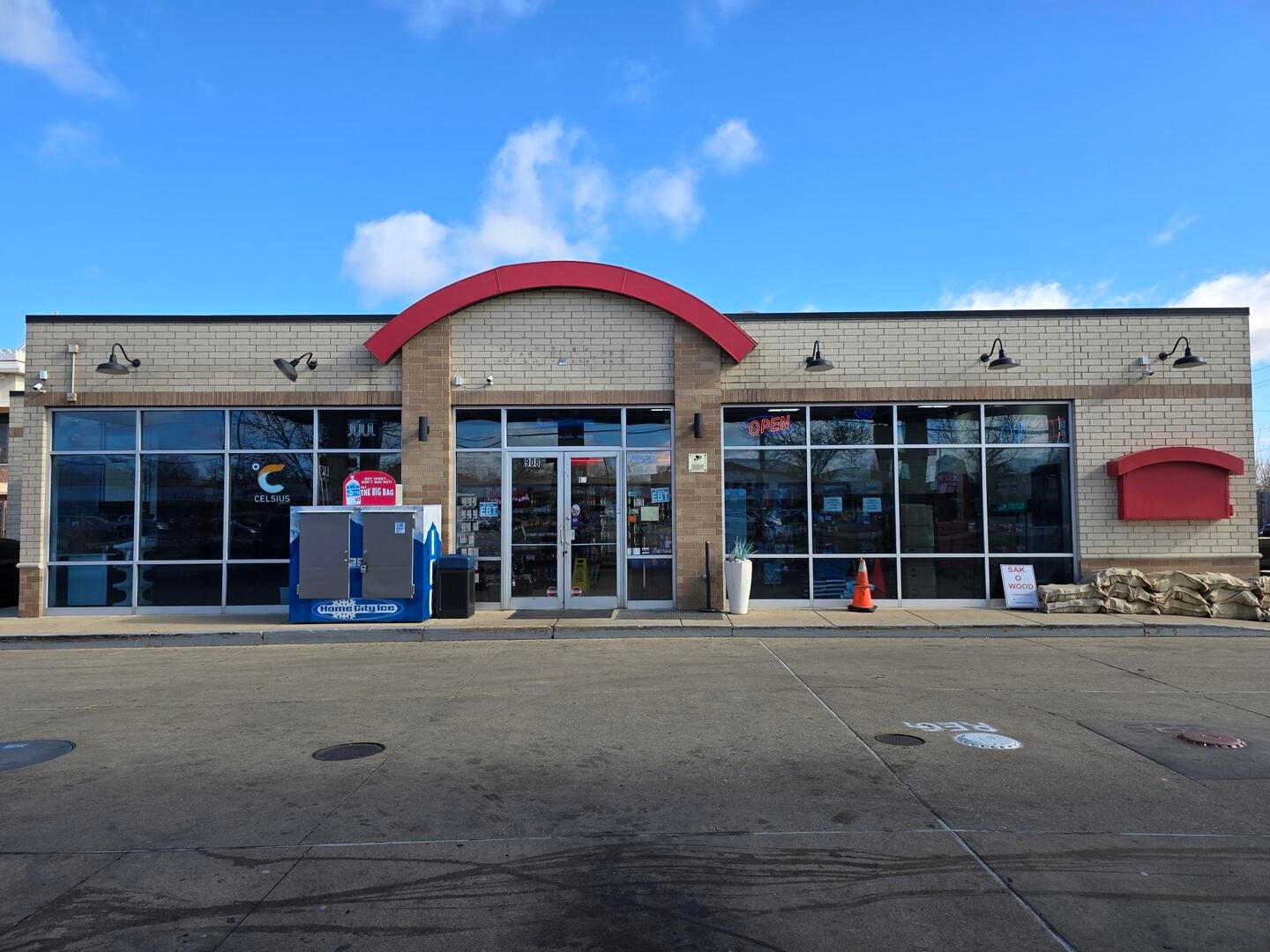 908 E Irving Park Road — photo