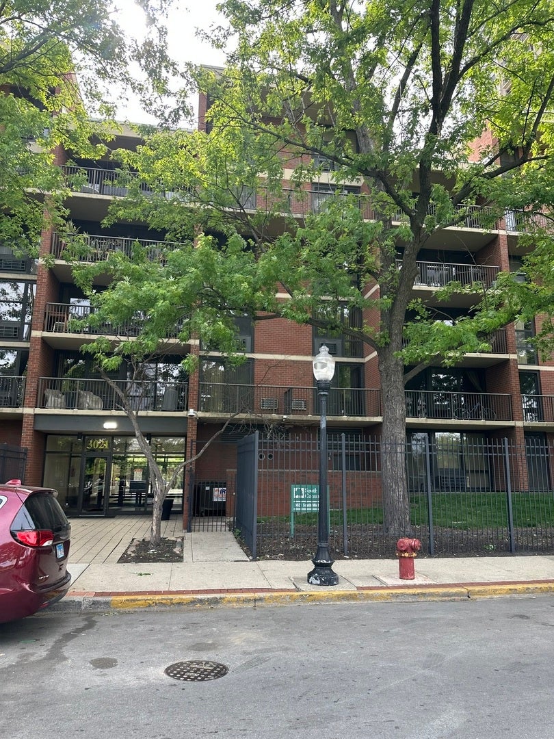 3021 S Michigan Avenue 311 — photo