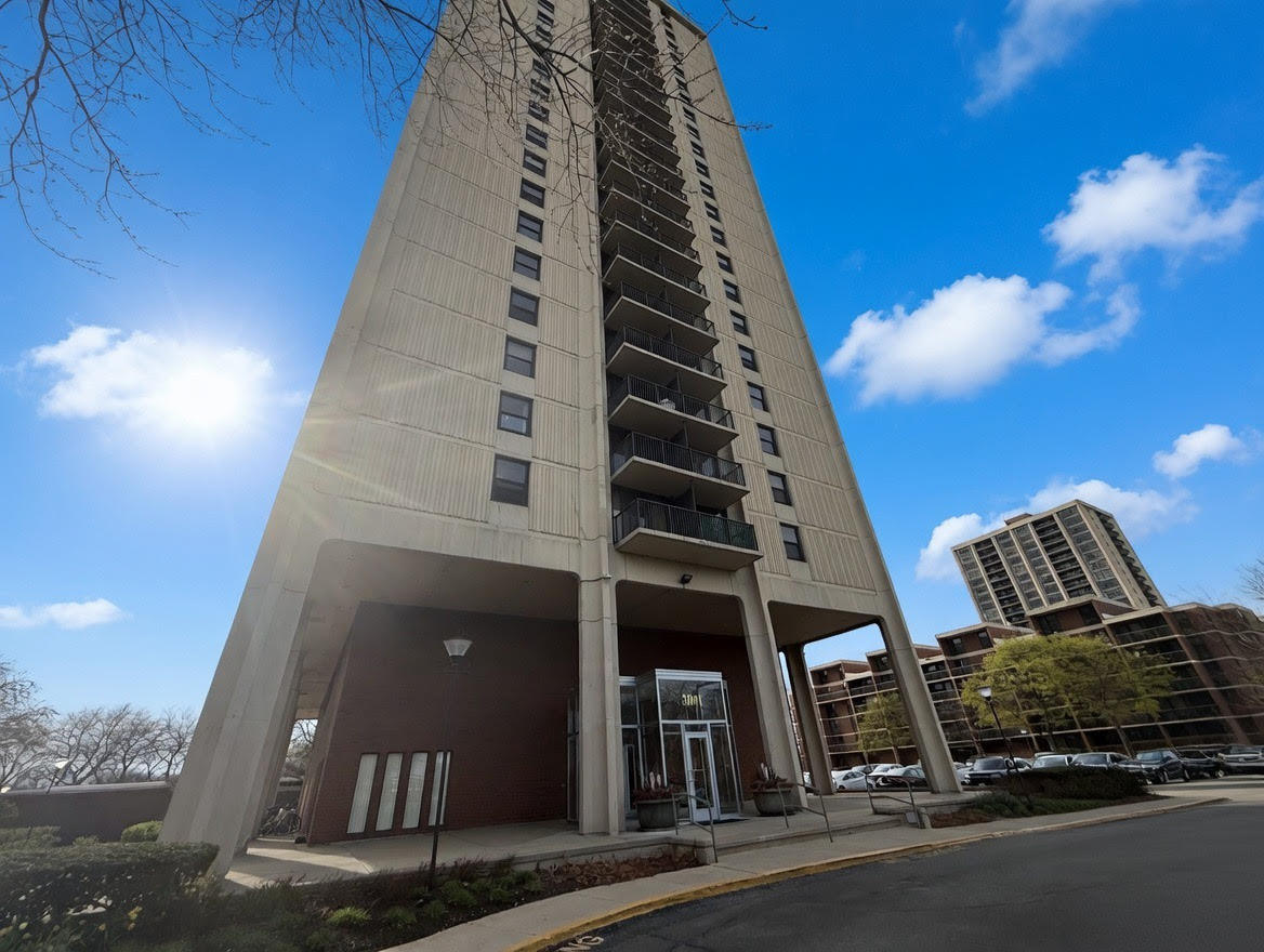 3001 S Michigan Avenue 1707 — photo