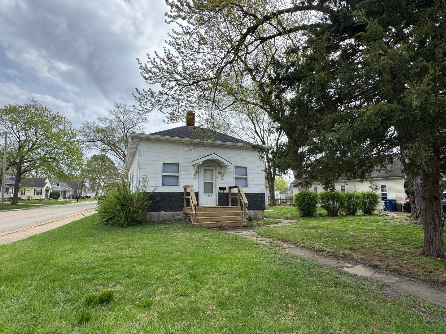 1090 Creve Coeur Street — photo