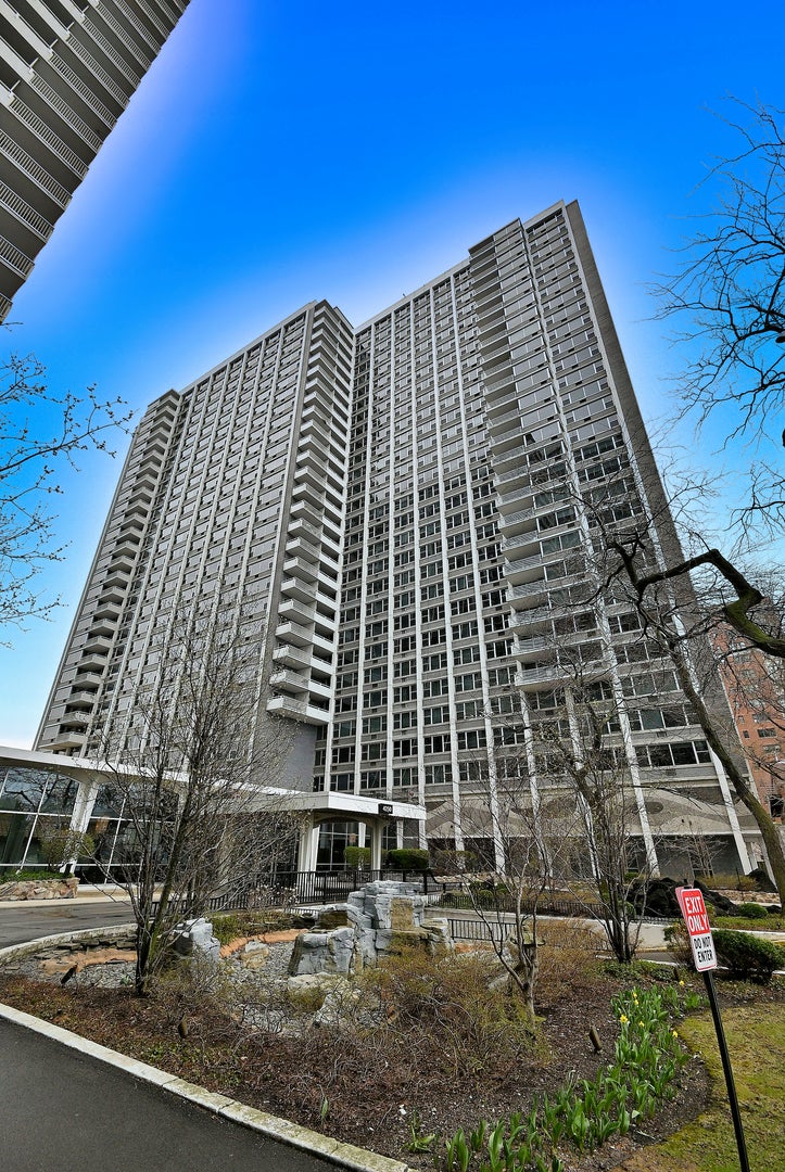 4250 N Marine Drive 1731 — photo