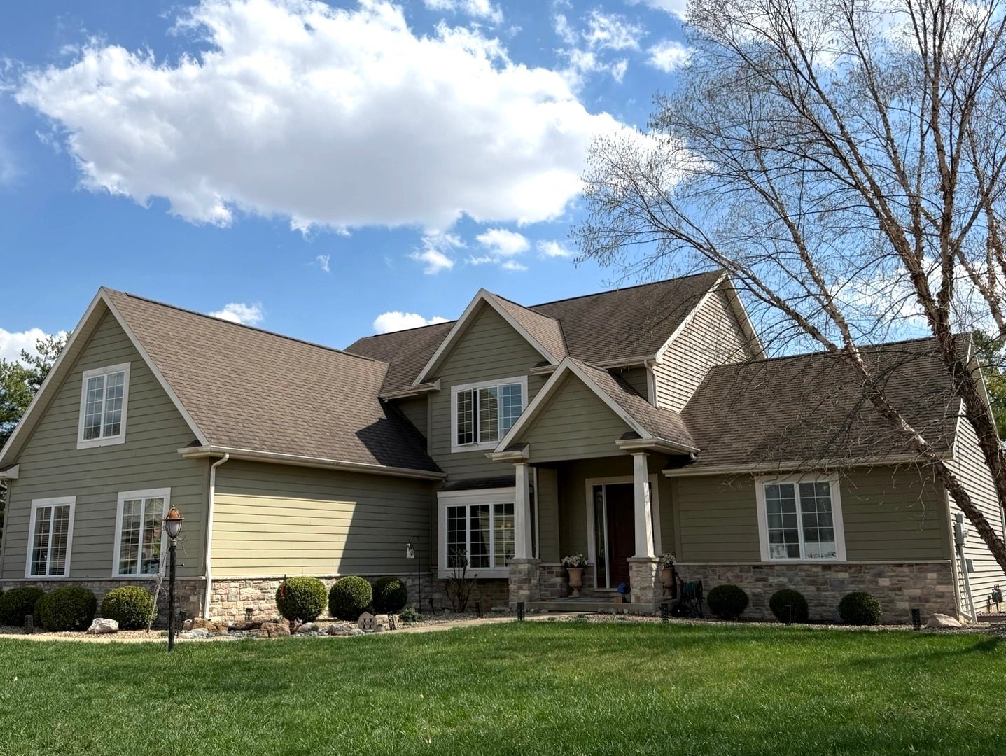 1809 N E West Lake Drive — photo