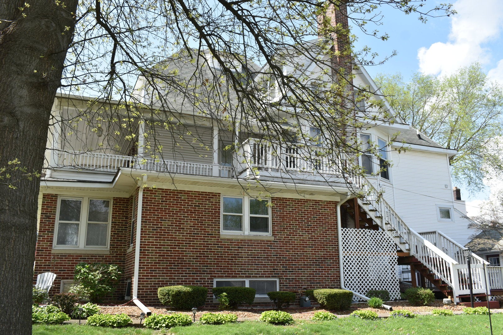 Home in Watseka, IL 60970 — photo 2
