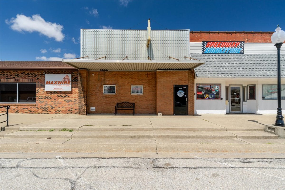 206 W Locust Street — photo
