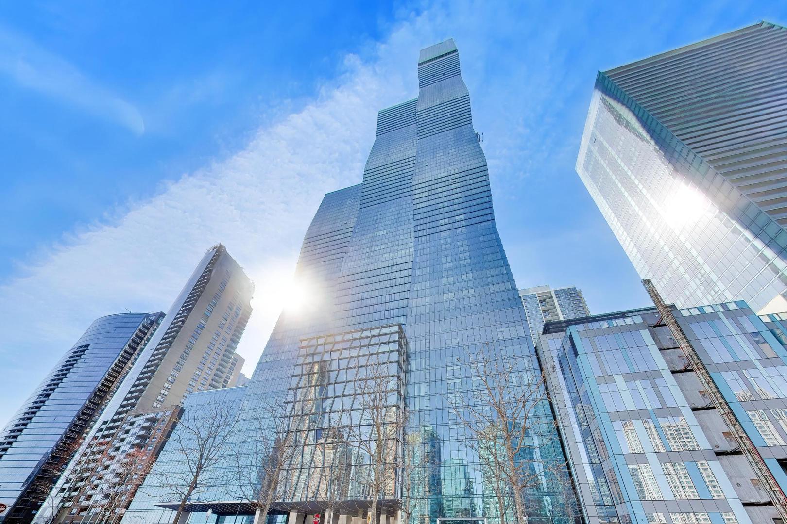 363 E Wacker Drive 5105 — photo
