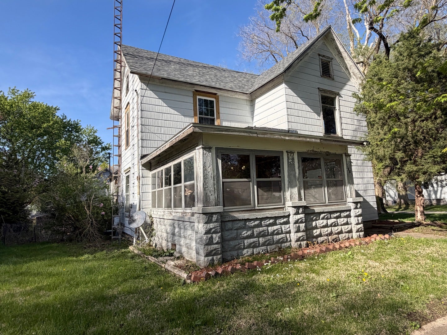 385 E Main Street — photo