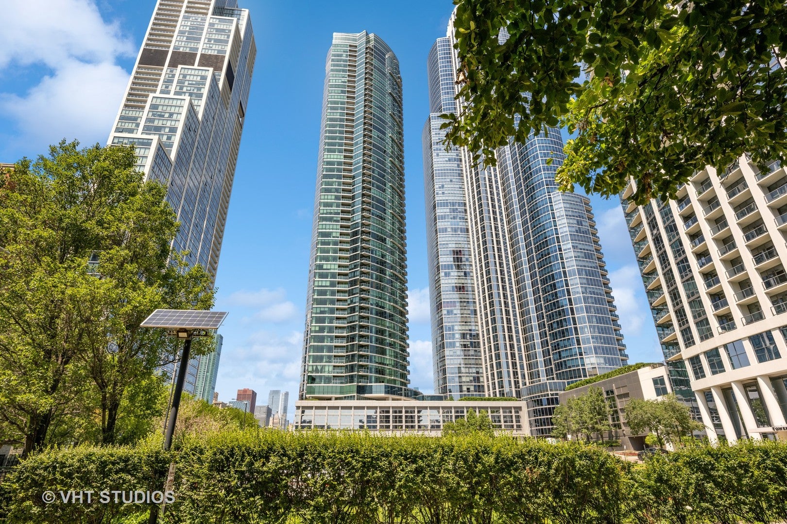 1201 S Prairie Avenue 3303 — photo