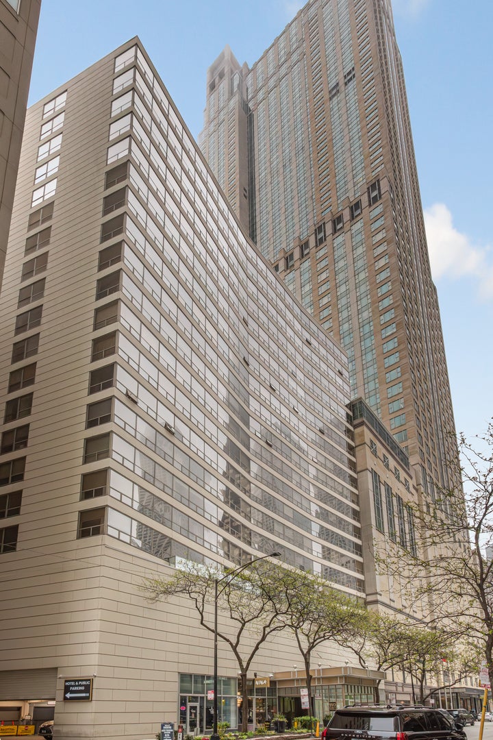 110 E Delaware Place 401 — photo