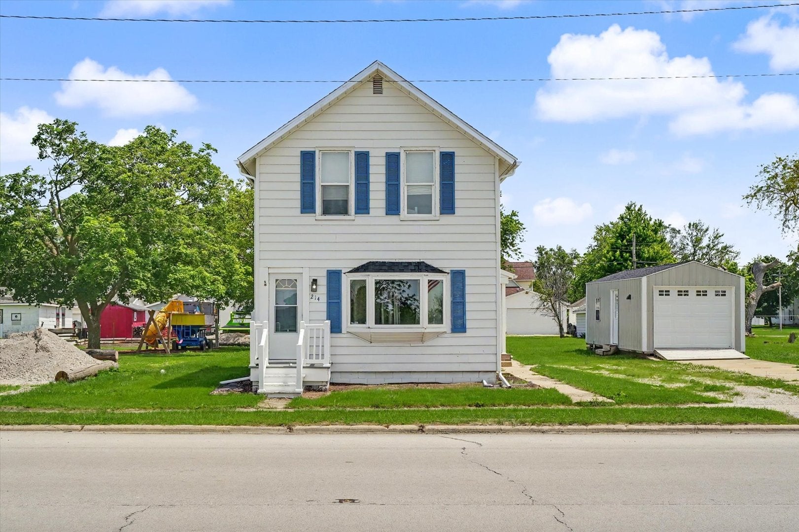 214 S Railroad Avenue — photo