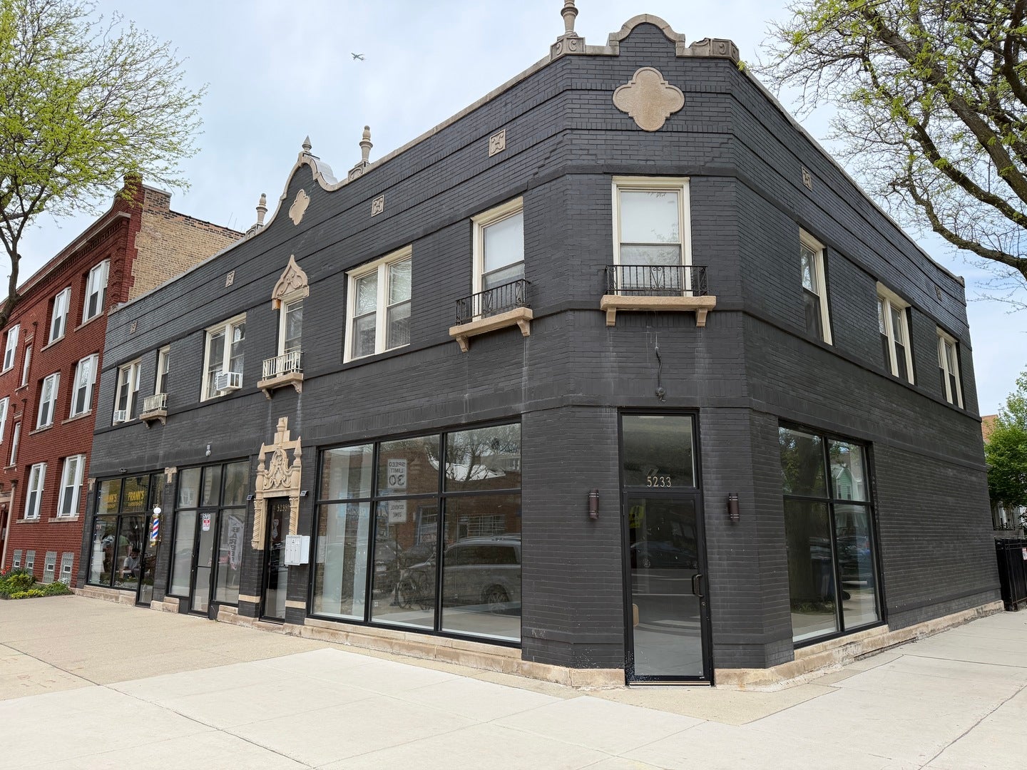 5237 N Damen Avenue — photo