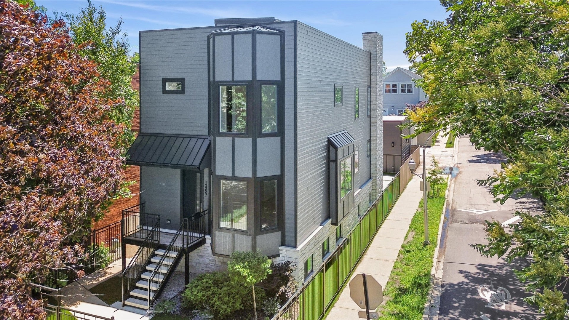 2457 W Byron Street — photo