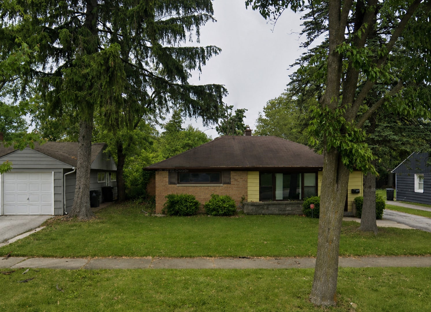 352 Indianwood Boulevard — photo