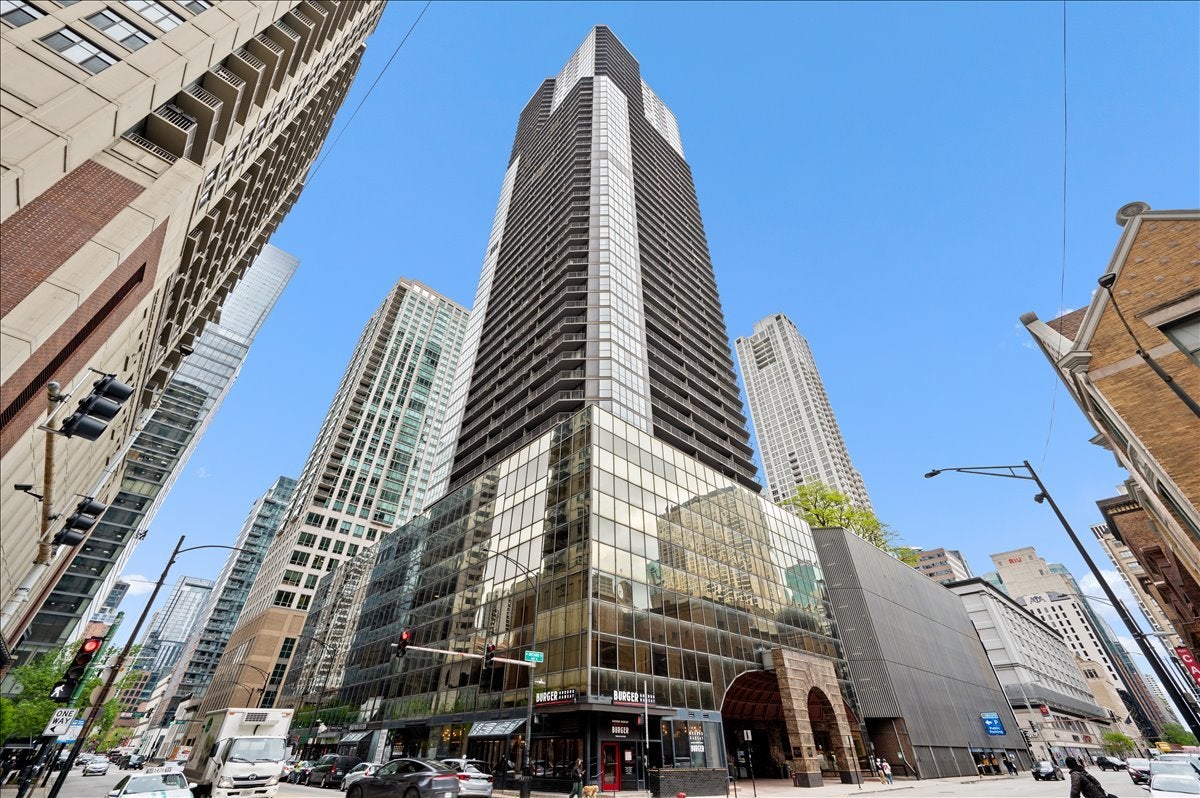 10 E Ontario Street 4602 — photo