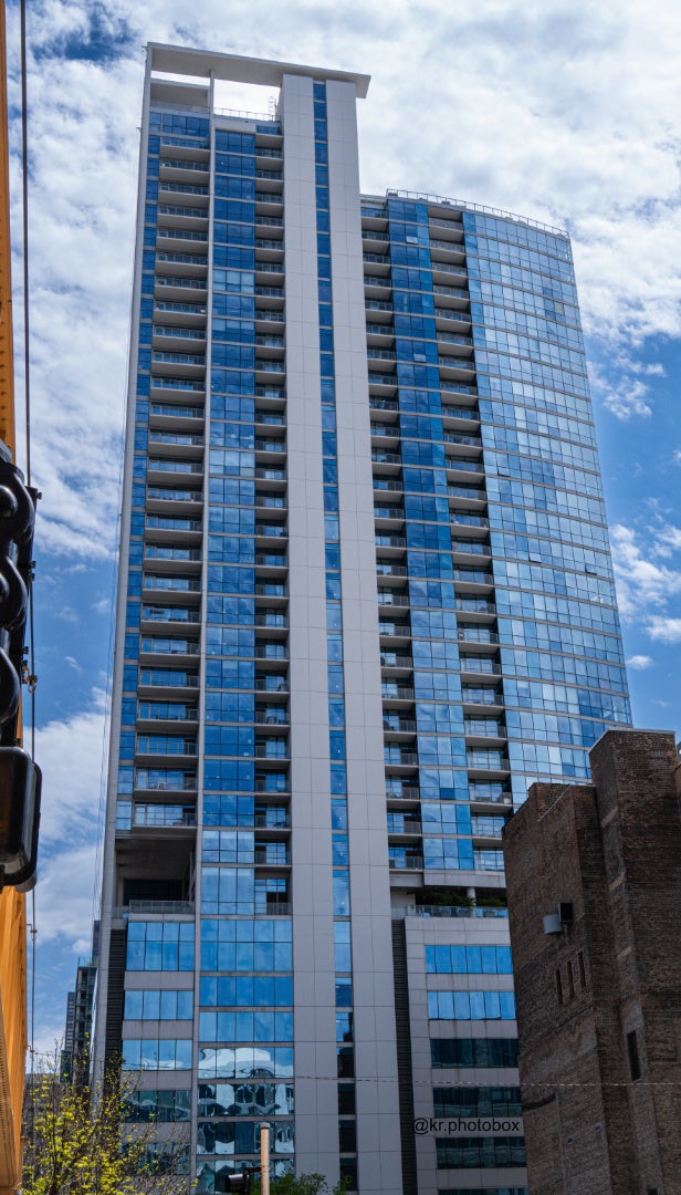 303 W Ohio Street 3804 — photo