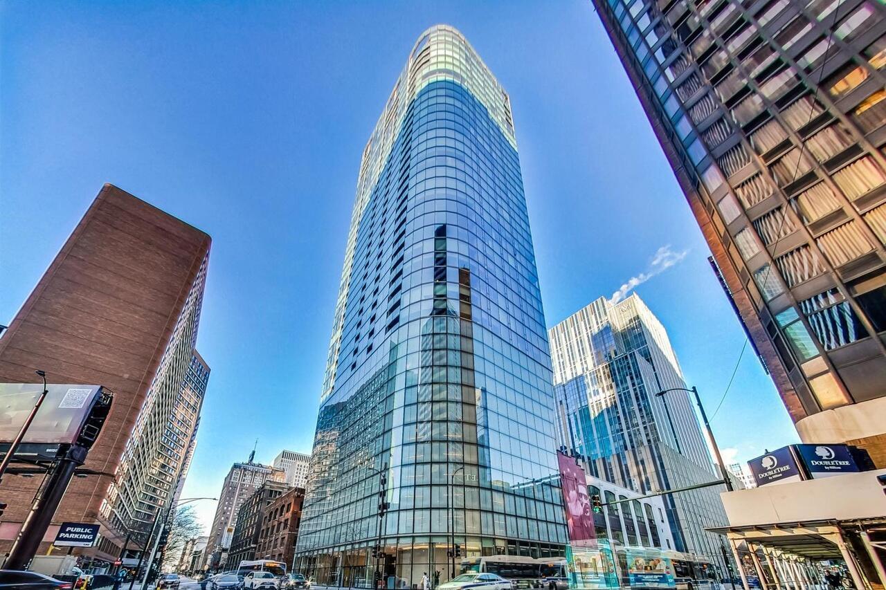 600 N Fairbanks Court 3307 — photo