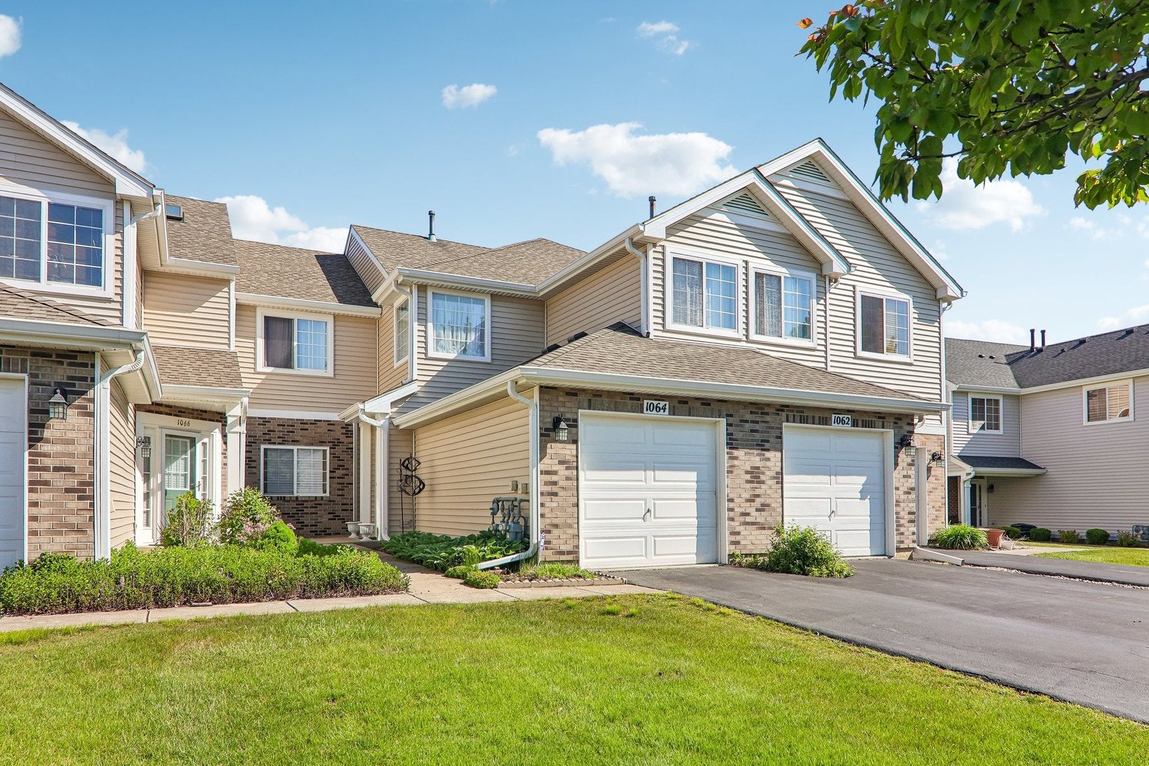 1064 Ripple Ridge, Darien, IL 60561 — photo 2
