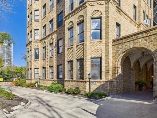 7321 S South Shore Drive 7B — photo