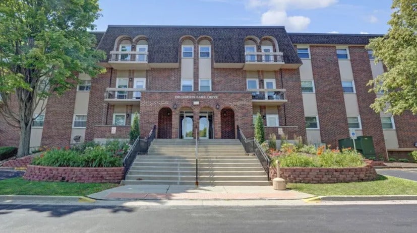 1501 Darien Lake Drive 208 — photo