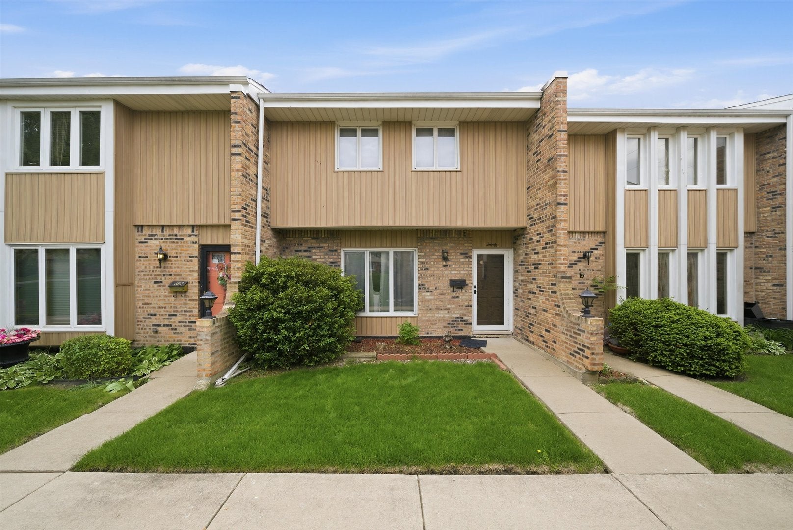 20 Ottawa Court — photo