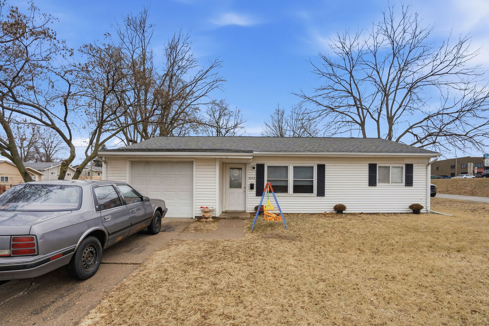 3852 Marquette Street — photo