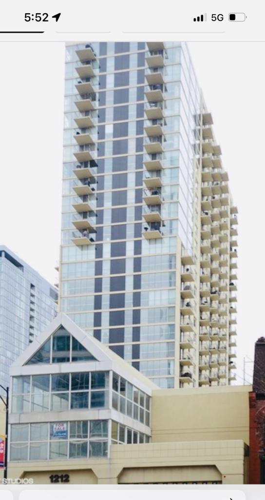 1212 N La Salle Drive 1409 — photo