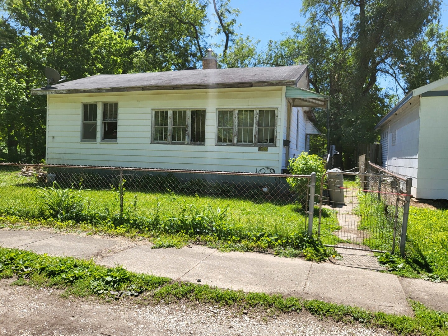 1700 E Glenn Avenue — photo