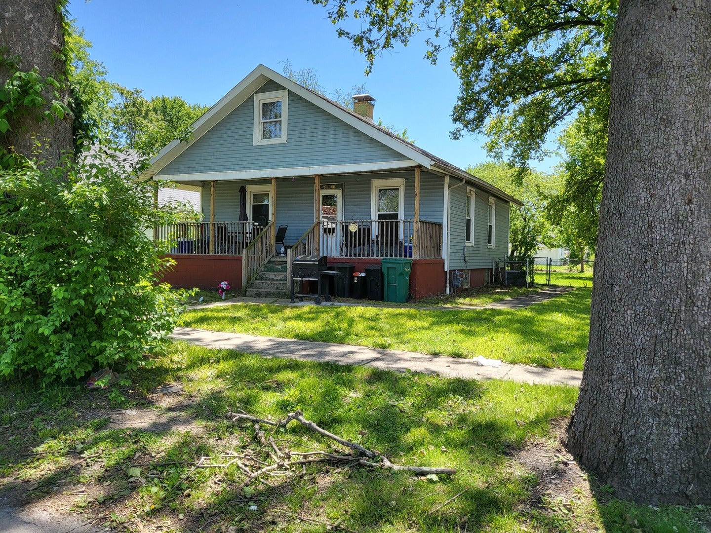 2204 E Stuart Street — photo