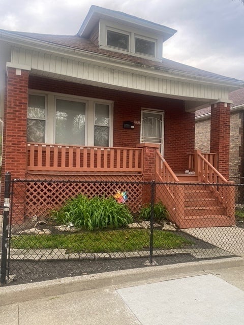 8728 S Carpenter Street — photo