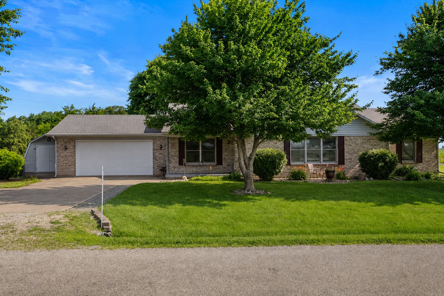 608 E Oaks Road — photo
