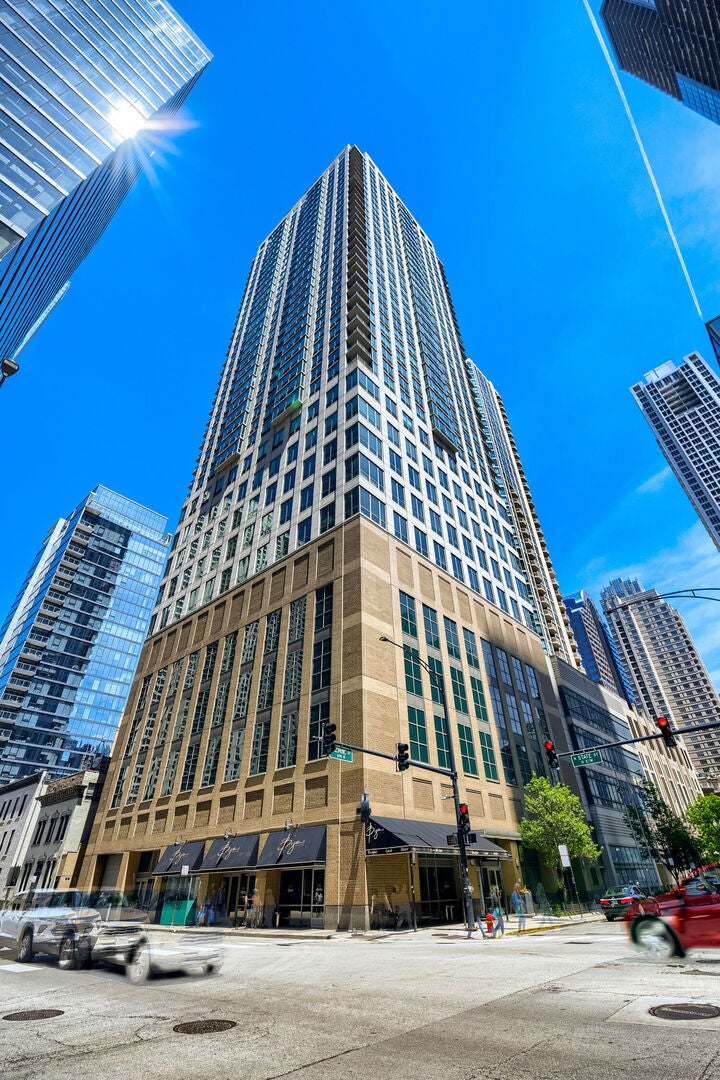 2 E Erie Street 1511 — photo