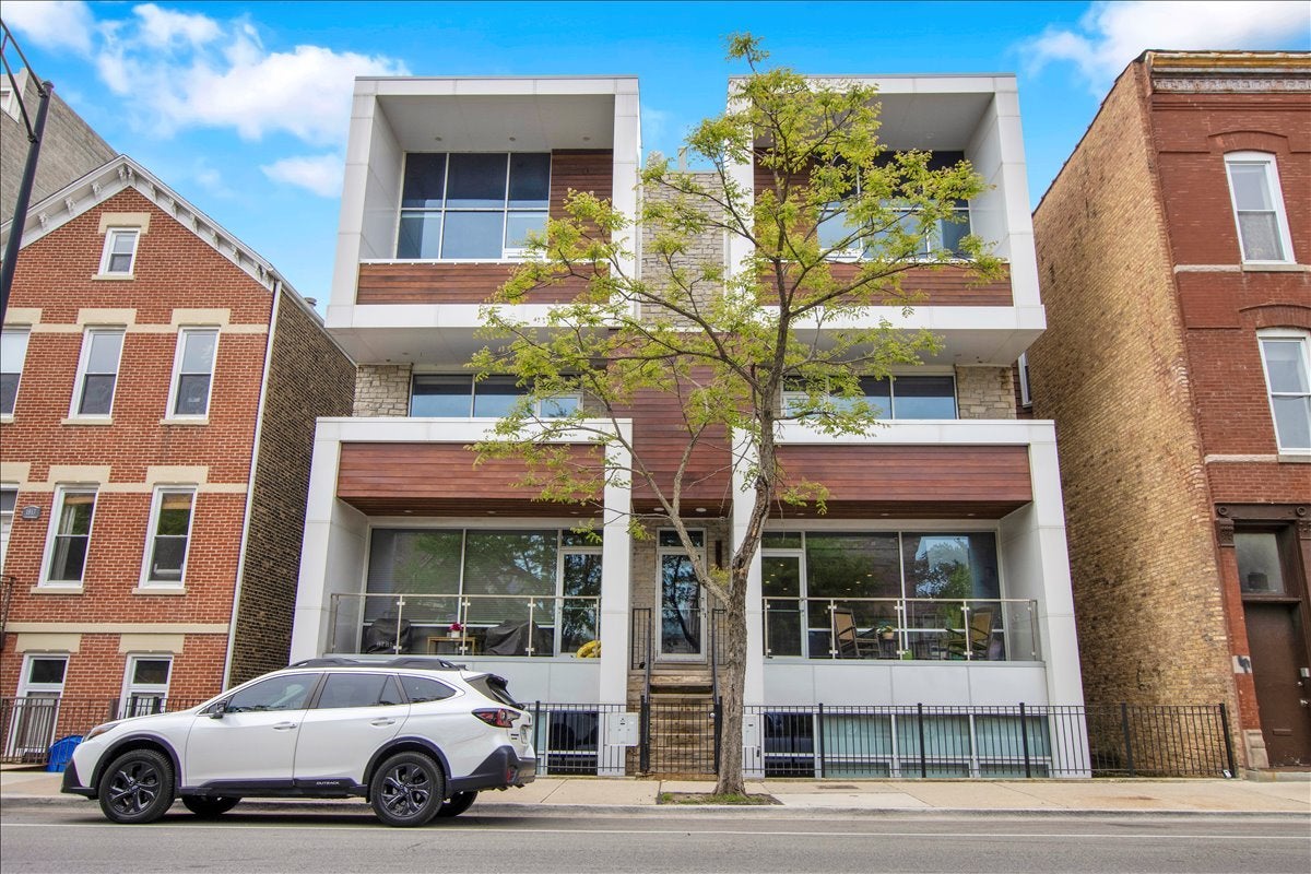 1821 W Armitage Avenue 3W — photo
