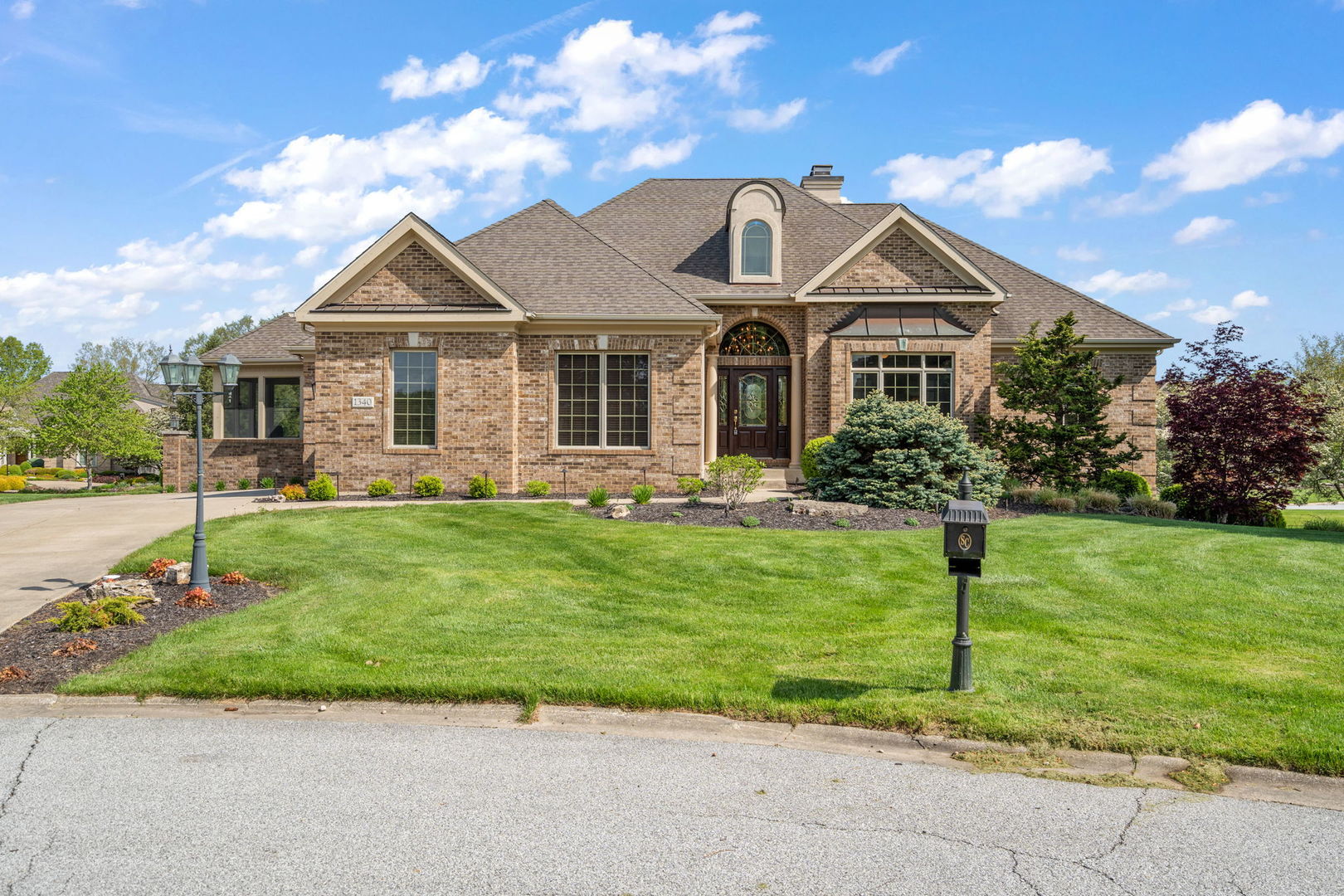 1340 Cantigny Court — photo
