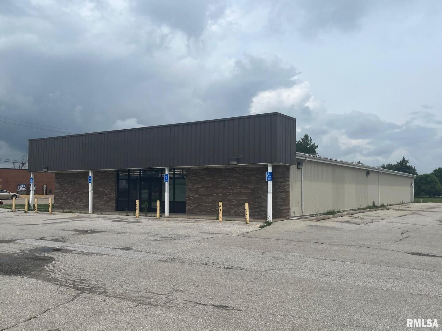 702 N Highway 61 — photo