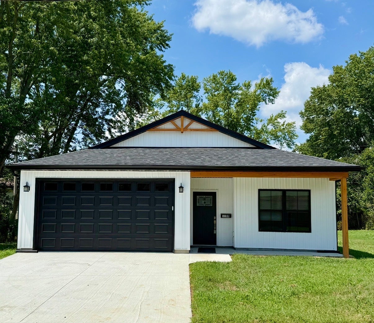 1108 Midway Court — photo