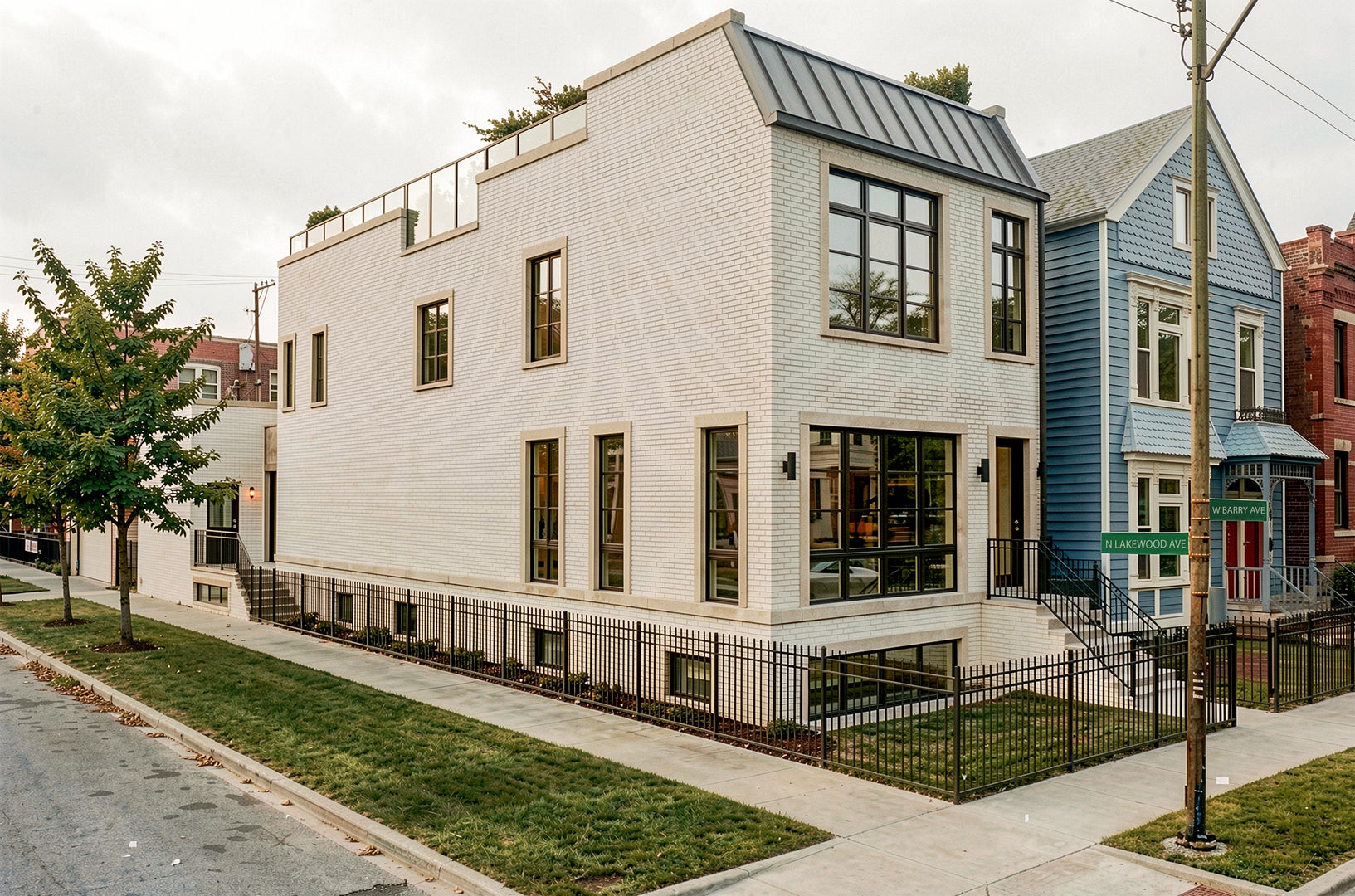 1303 W Barry Avenue — photo