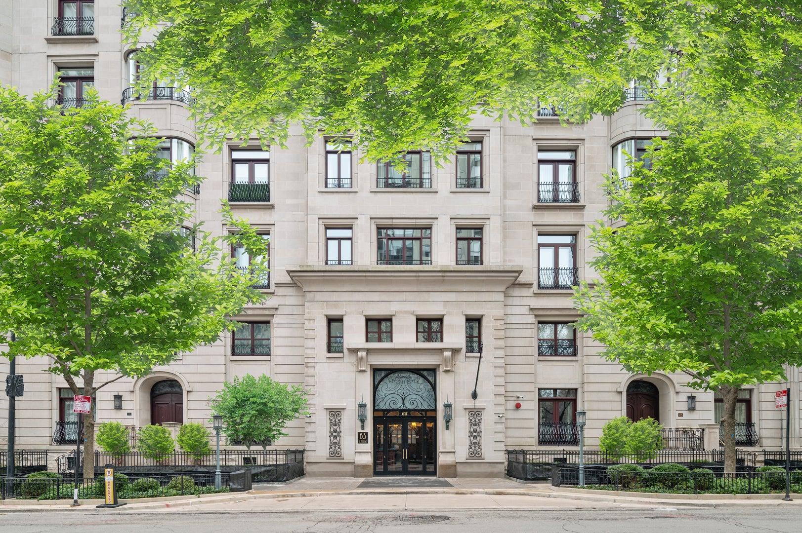 65 E Goethe Street 3W — photo