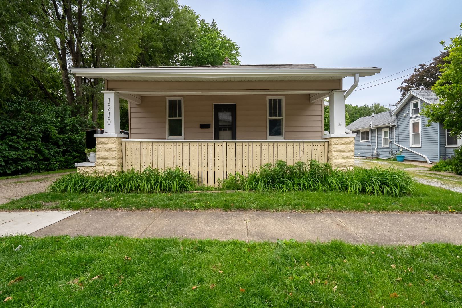 1210 N Madison Street — photo