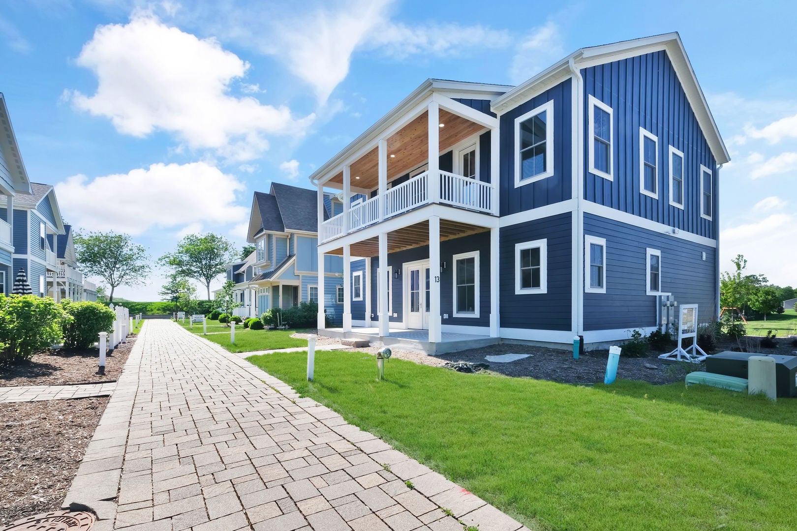 13 Great Loop West Drive — photo