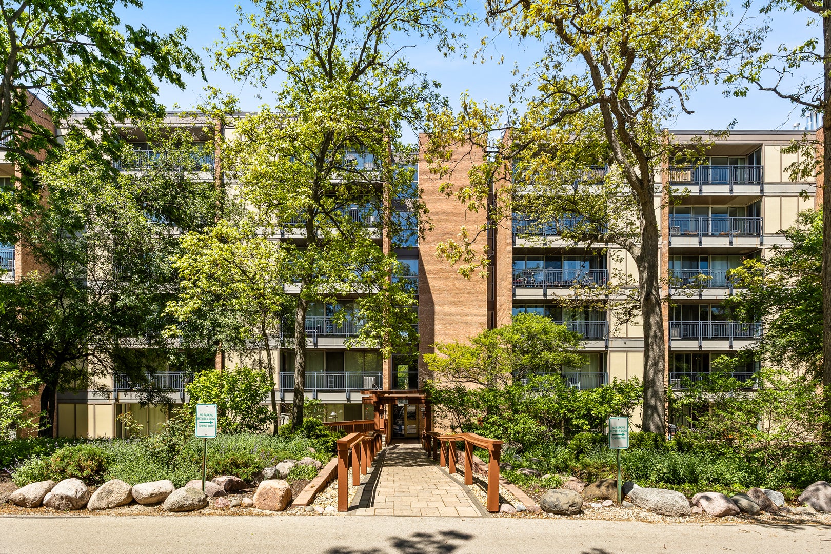 6010 Oakwood Drive 3H — photo