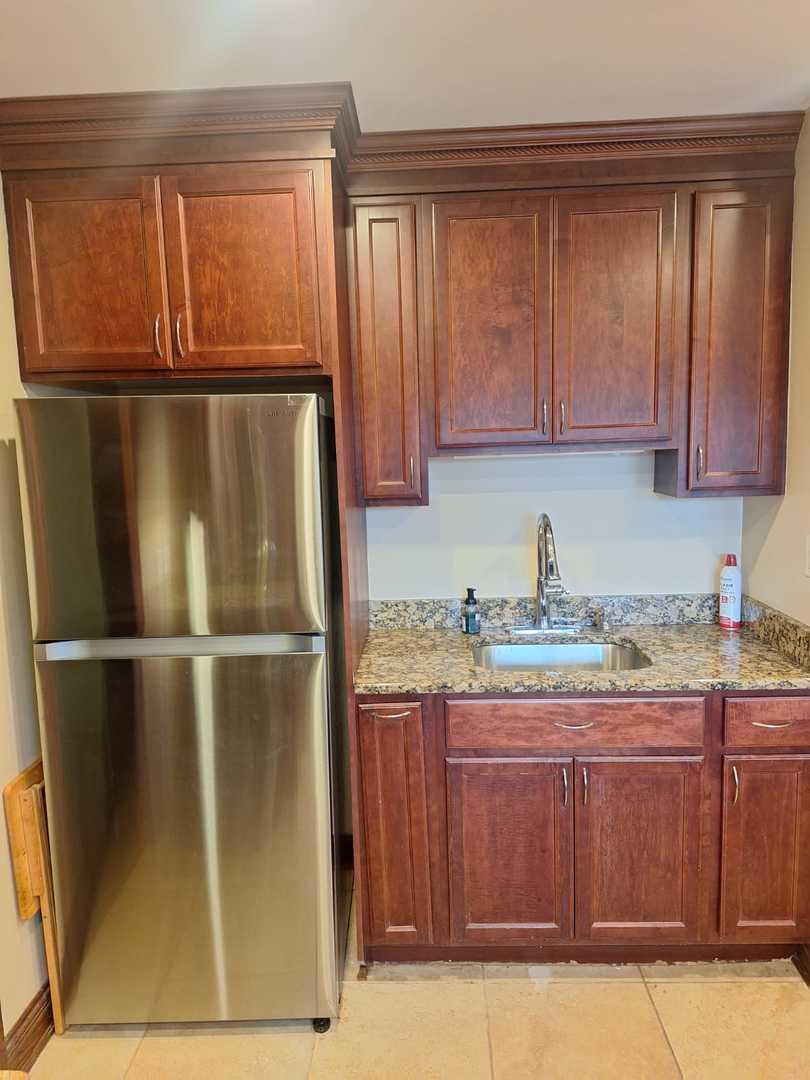 Home in Chicago, IL 60628 — photo 3