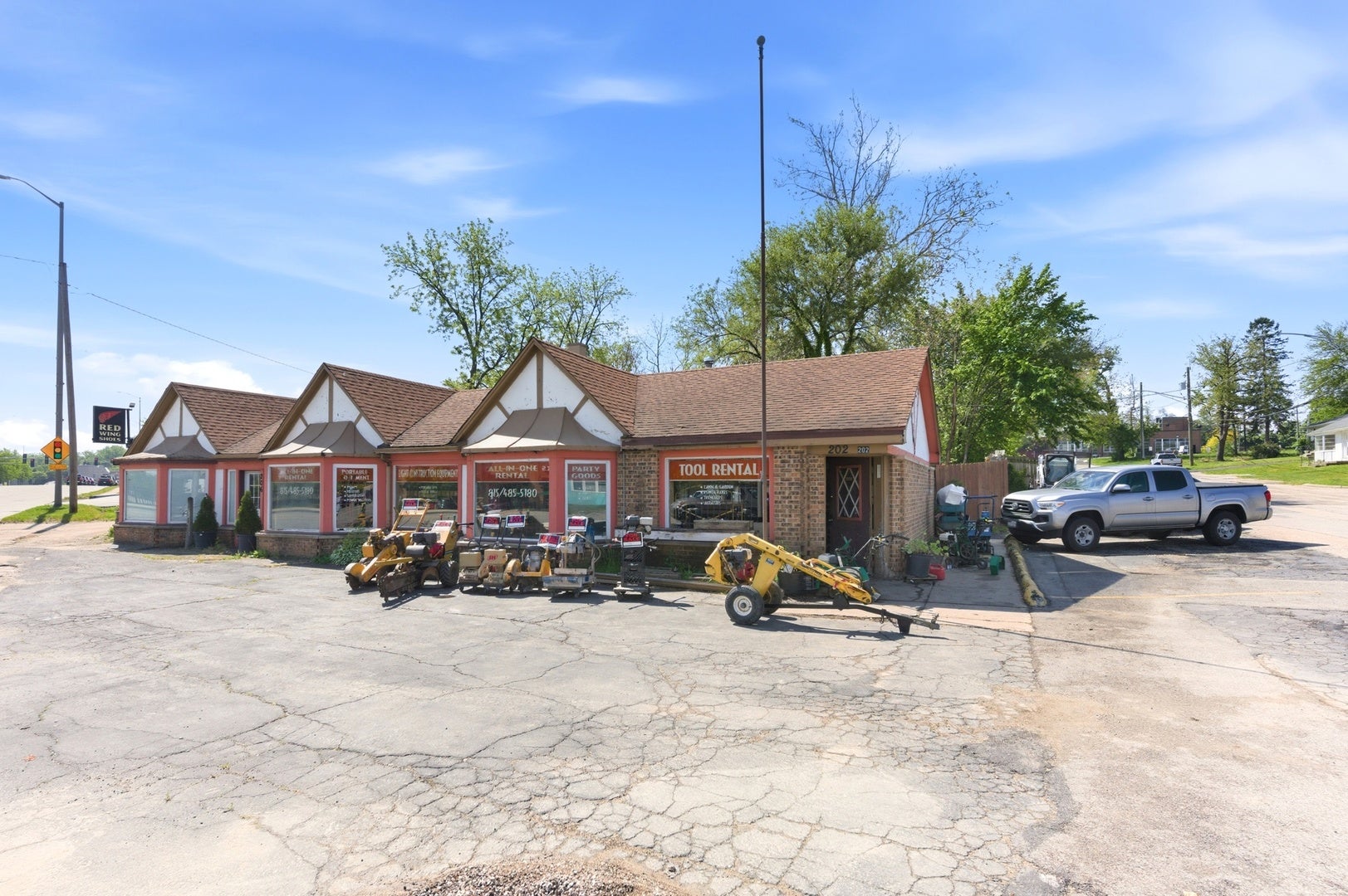 202 E Maple Street — photo