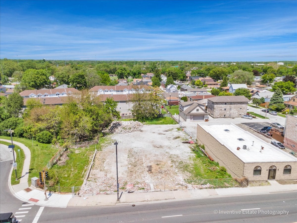 7450 W Archer Avenue — photo