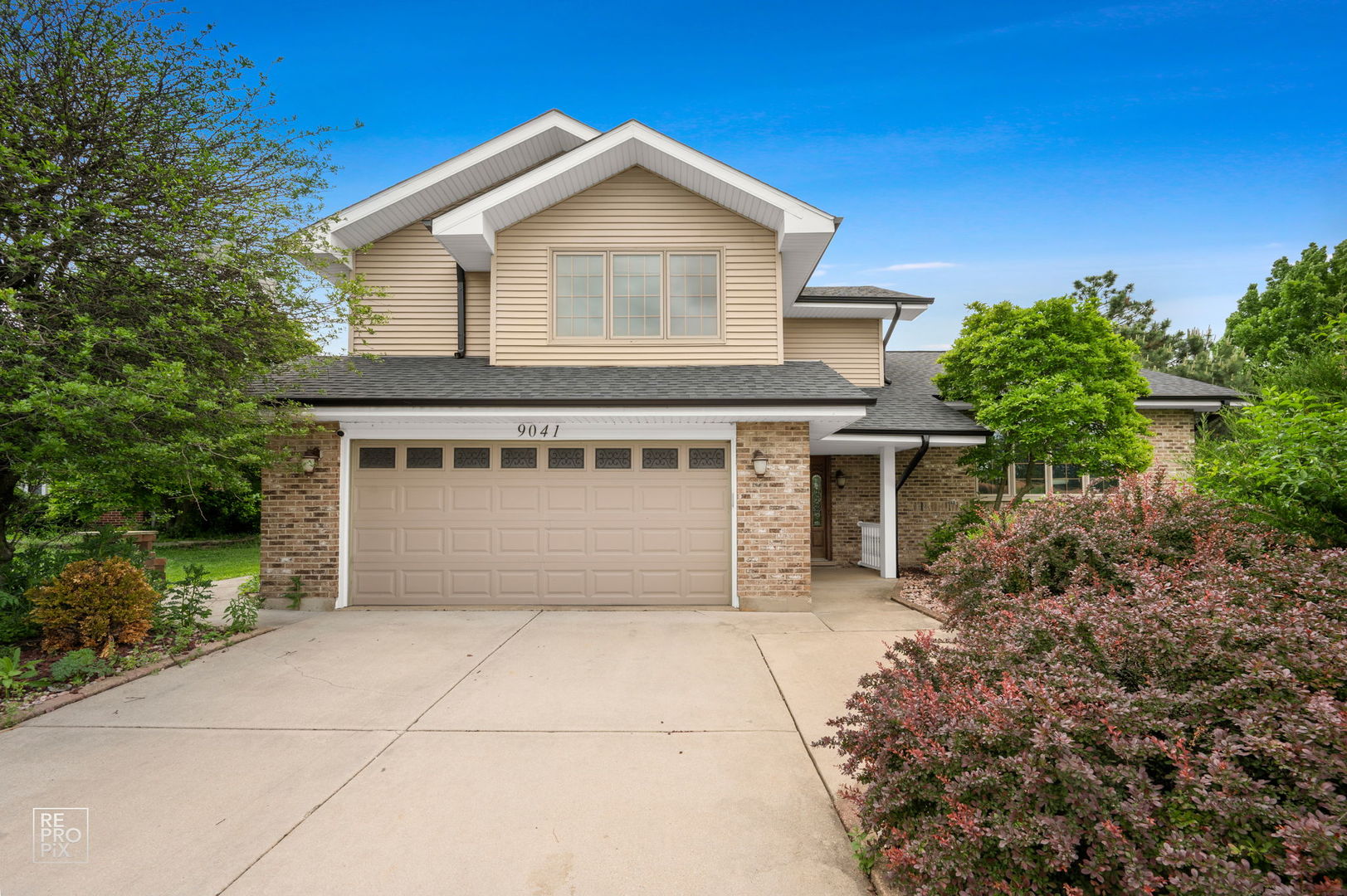 9041 Sunrise Lane — photo